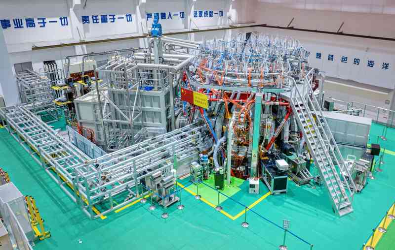  技术突破与产业融合；场景开放激发新质生产力活力。 IT技术