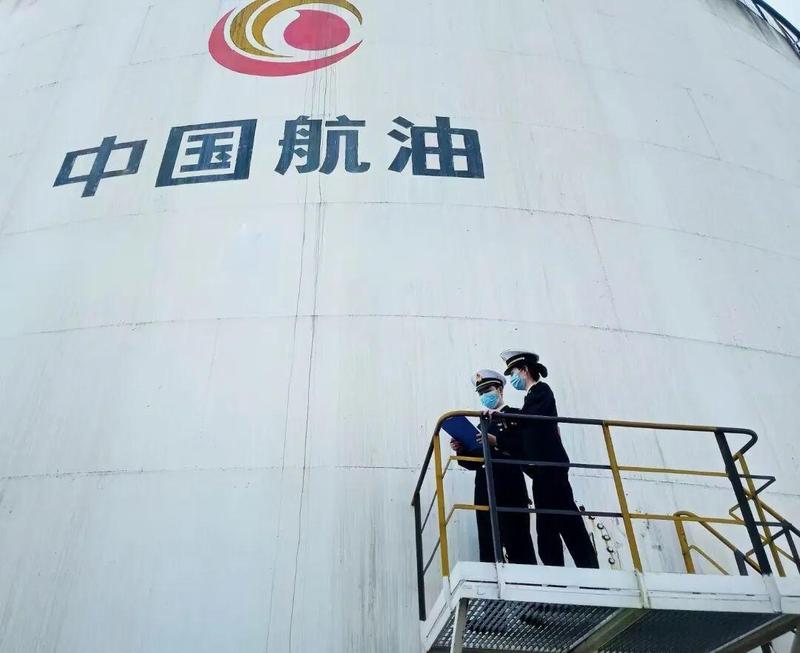 燃油价格波动加剧；多家航司上调国际航线附加费；旅客出行需留意新变化。