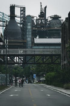 春风拂面减重季，避开暴汗误区；三招调养促平衡。