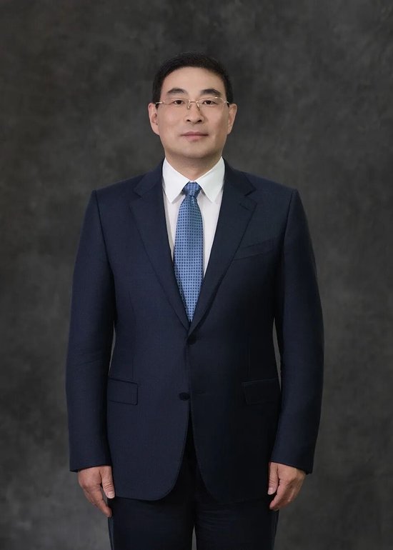  财险行业头部企业迎来新领导；张道明凭借基层与总部双重经验接棒；内部培养模式凸显稳健传承。 股票财经