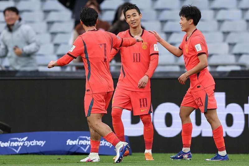 胜率大幅提升的背后：国足战术革新的深度复盘 体育新闻