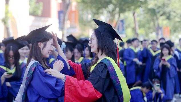  医学界的新生代：破解临床与科研的“双重囚笼” 教育招生