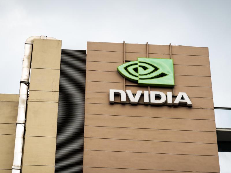  英伟达「五层蛋糕」架构拆解：AI基建新浪潮的底层逻辑与产业机遇 汽车科技