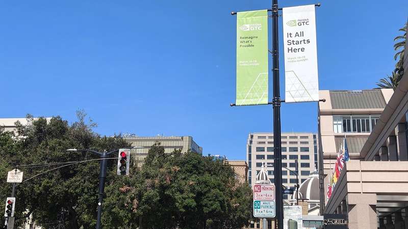  英伟达「五层蛋糕」架构拆解：AI基建新浪潮的底层逻辑与产业机遇 汽车科技