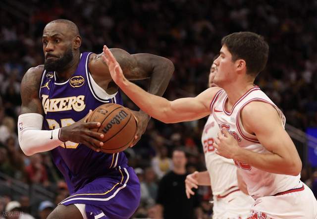  当英雄迟暮：他选择再次扛起整座城市的重量 体育新闻